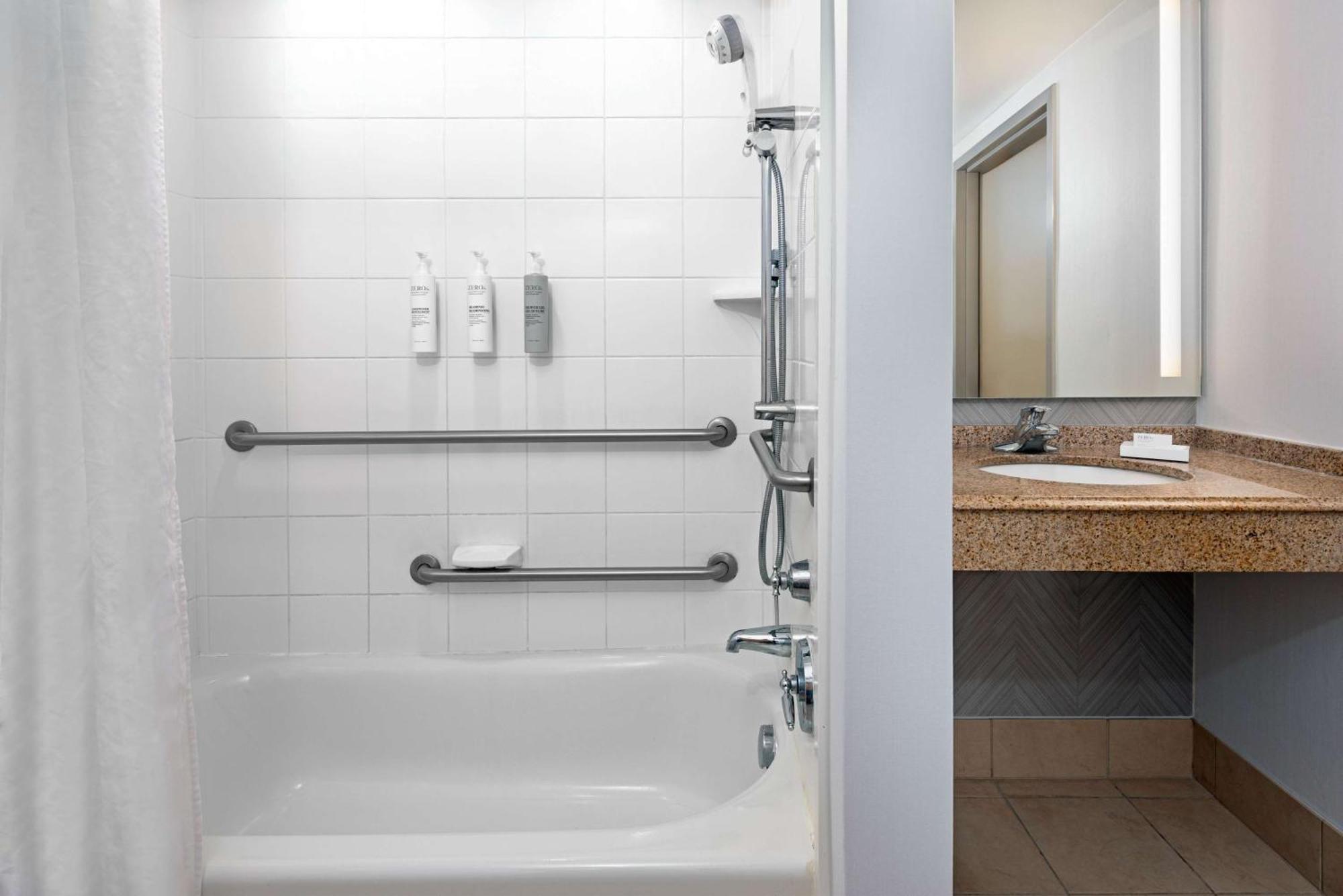 Hilton Garden Inn Tampa Airport/Westshore Екстериор снимка