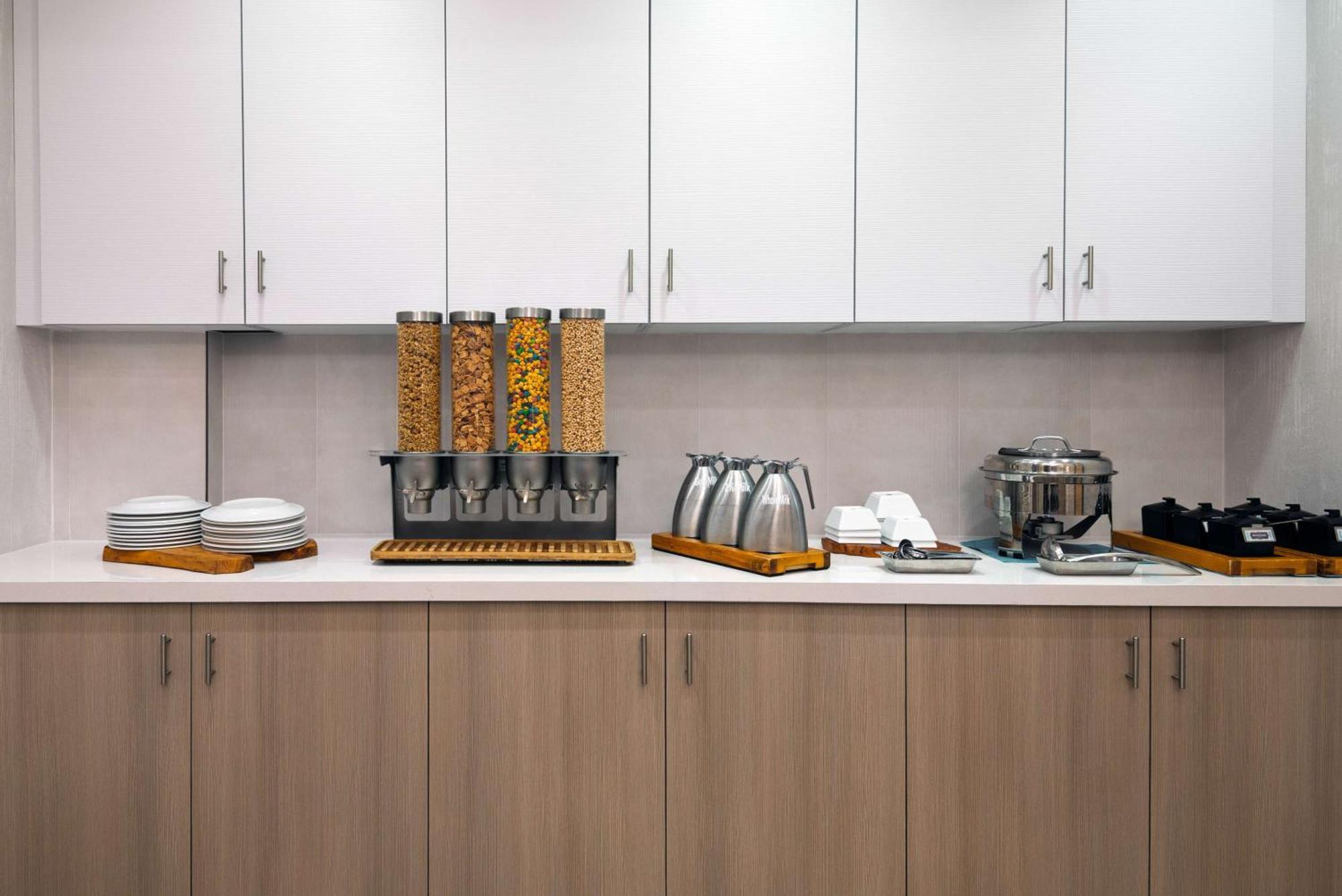 Hilton Garden Inn Tampa Airport/Westshore Екстериор снимка